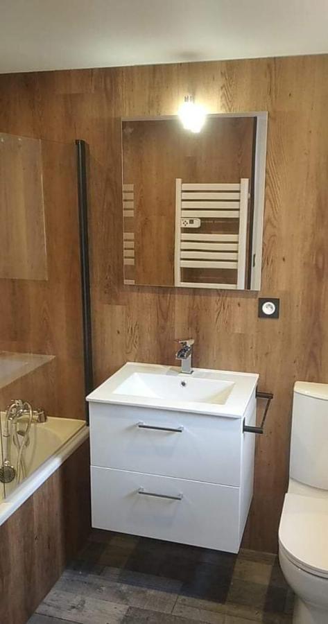 Sejour Au Jardin De Cupidon Avec Jacuzzi Et Sauna Balbigny Bagian luar foto